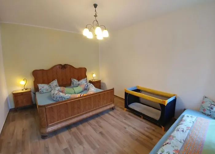 Mirabellenhof - Kleine Mit Altstadtblick